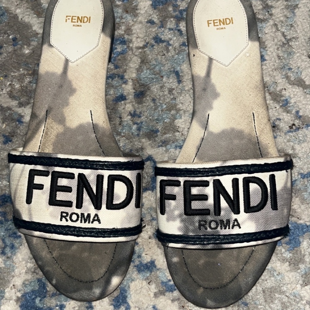 FENDI SANDALS SZE 39.5